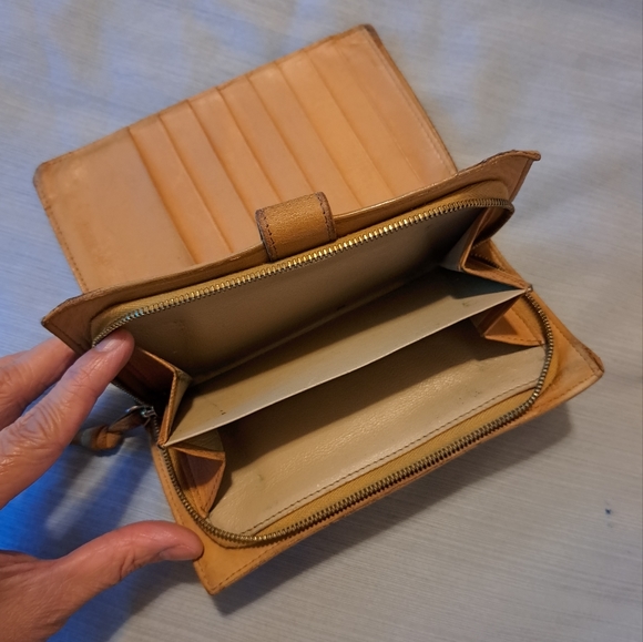 Bottega Veneta medium tan woven leather wallet used - Picture 9 of 10